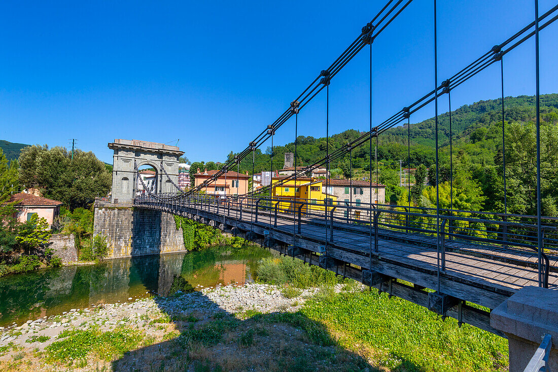 Ponte delle Catene (Bridge of Chains), suspension bridge, linking Fornoli and Chifenti, River Lima, Tuscany, Italy, Europe