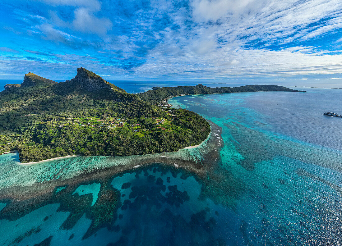 Luftaufnahme von Mangareva, Gambier-Archipel, Französisch-Polynesien, Südpazifik, Pazifik