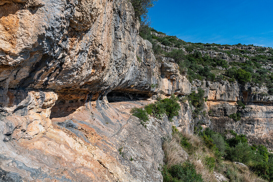 Overhang, Rock art of the Iberian Mediterranean Basin, UNESCO World Heritage Site, Ulldecona, Catalonia, Spain, Europe