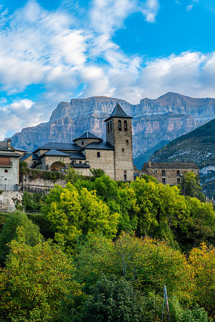Alte Kirche in Torla-Ordesa, Monte Perdido, UNESCO-Welterbe, Aragonien, Pyrenäen, Spanien, Europa