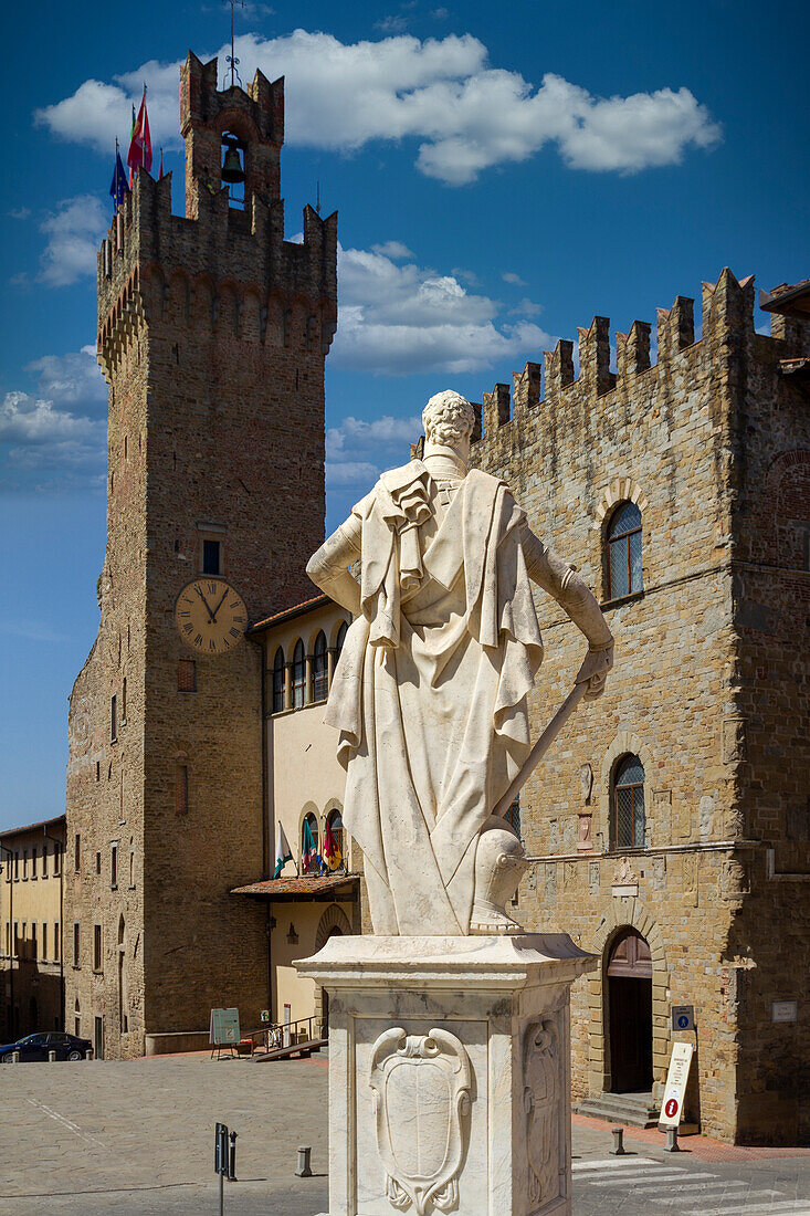 City Hall and Ferdinando I de Medici statue, Arezzo, Tuscany, Italy, Europe