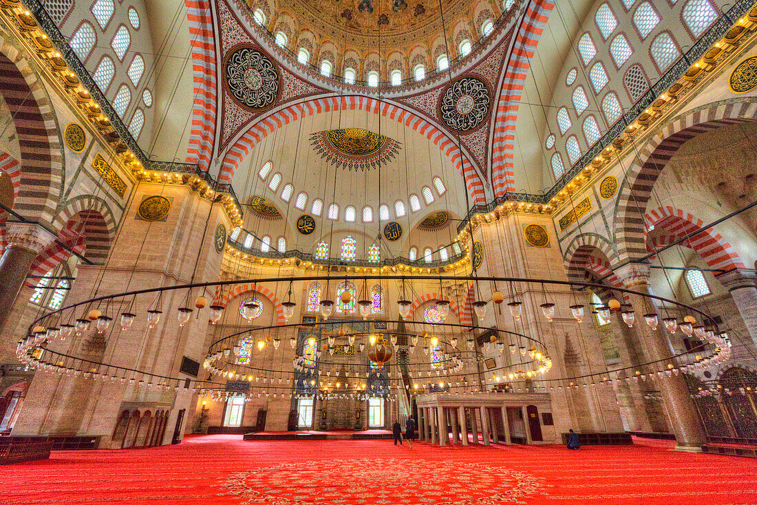 Innenraum, Süleymaniye-Moschee, aus dem Jahr 1550, UNESCO-Weltkulturerbe, Istanbul, Türkei, Europa
