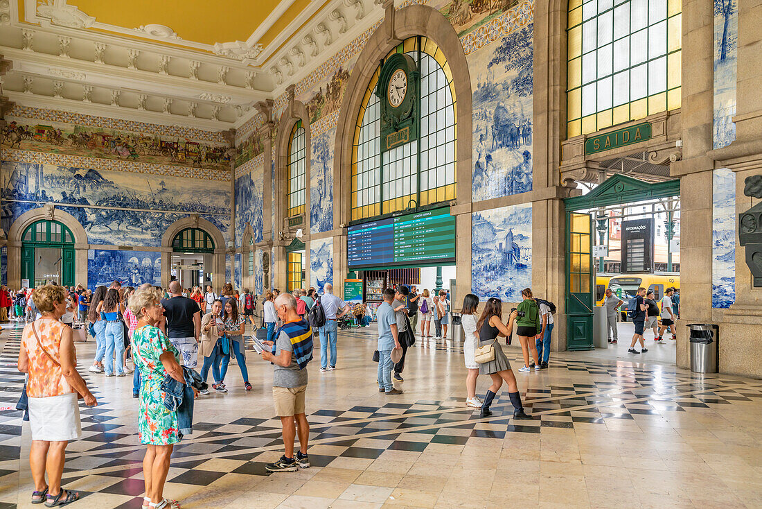 View of ornate interior of Arrivals Hall at Sao Bento Railway Station in Porto, Porto, Norte, Portugal, Europe