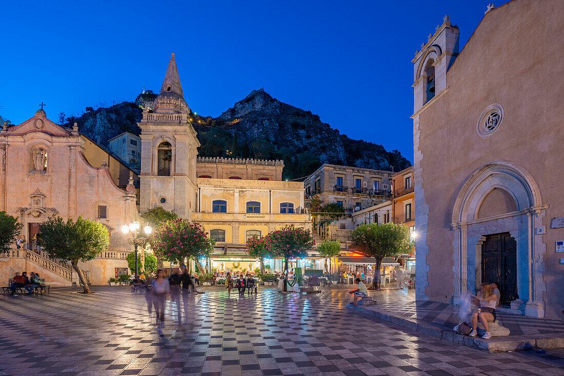 View of Chiesa di San Giuseppe in Piazza IX Aprile in Taormina at dusk, Taormina, Sicily, Italy, Mediterranean, Europe