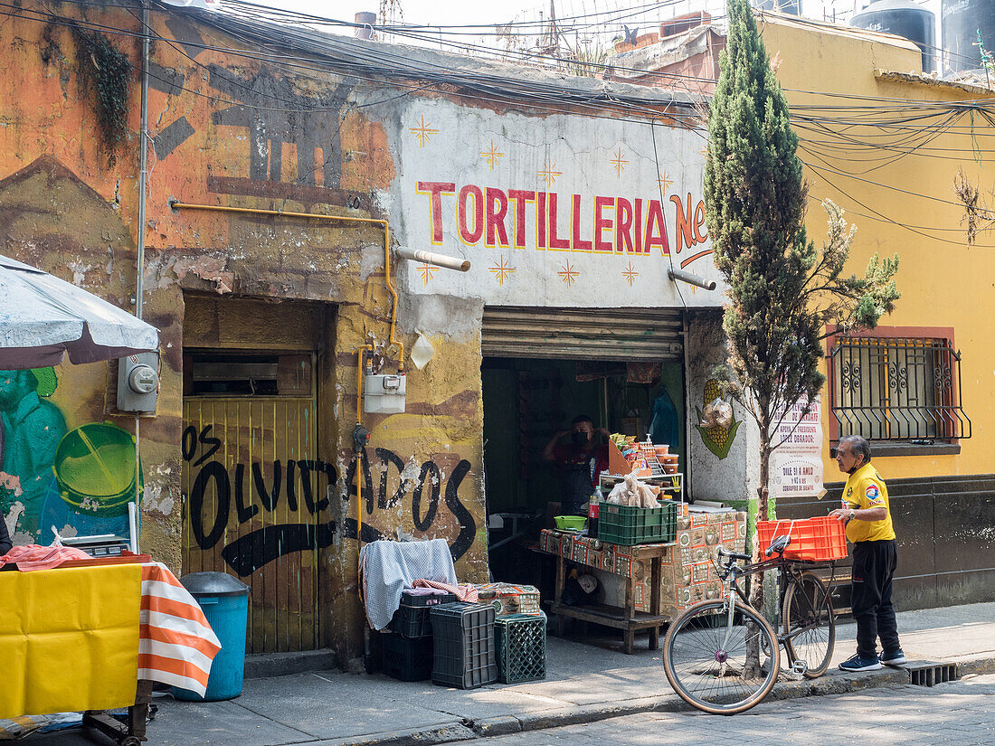 Das winzige Viertel La Romita ist einer der wenigen Teile der Stadt, der noch wie eine mexikanische Kleinstadt aussieht, Mexiko-Stadt, Mexiko, Nordamerika