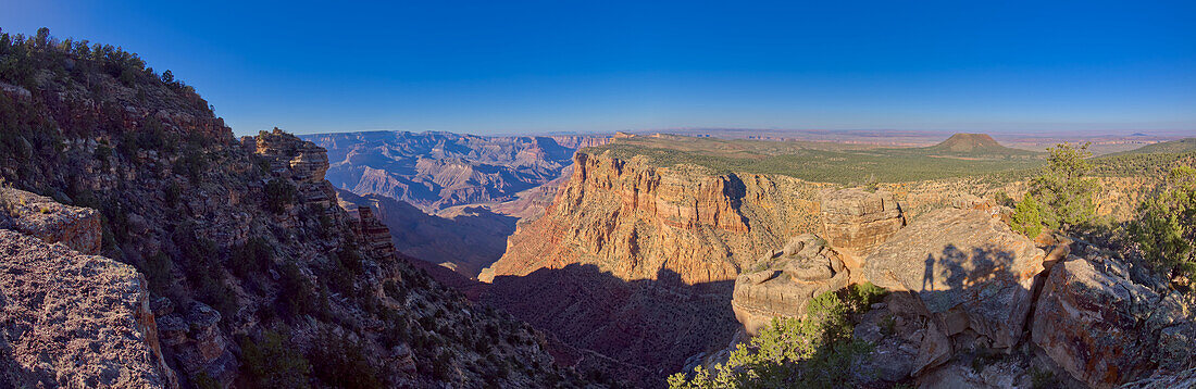 Grand Canyon view from cliffs east of the Desert View Point, with Cedar Mountain in the distance on the right, Grand Canyon National Park, UNESCO World Heritage Site, Arizona, United States of America, North America