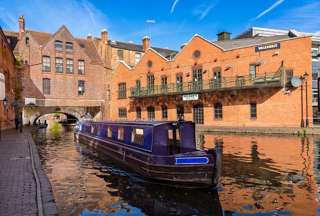 Narrowboat on Birmingham Canal at Gas Street, Central Birmingham, West Midlands, United Kingdom, Europe