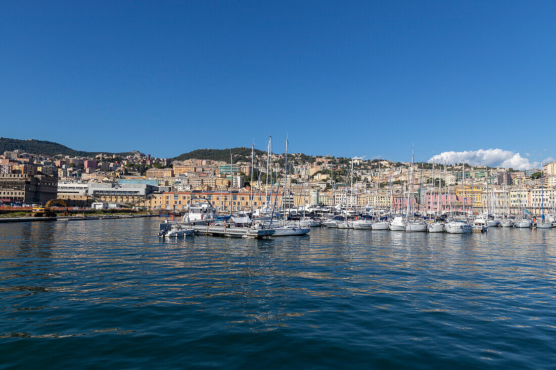 Boote im alten Hafen, Genua, Ligurien, Italien, Europa