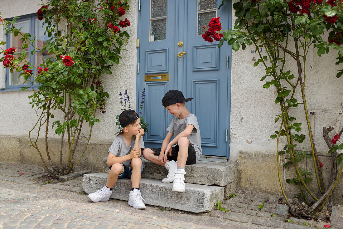 Boys talking on doorsteps