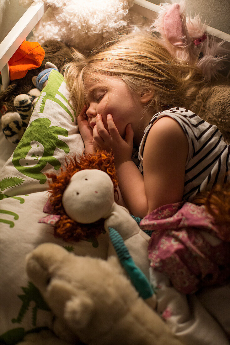 Small girl sleeping in bed