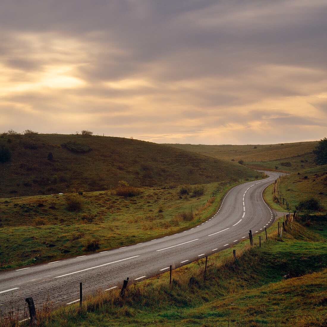 Landschaft mit Landstraße