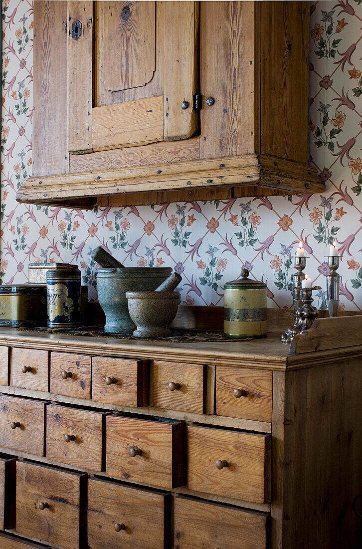 Rustic chest of drawers