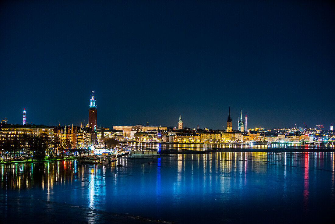 Stockholmer Stadtbild bei Nacht