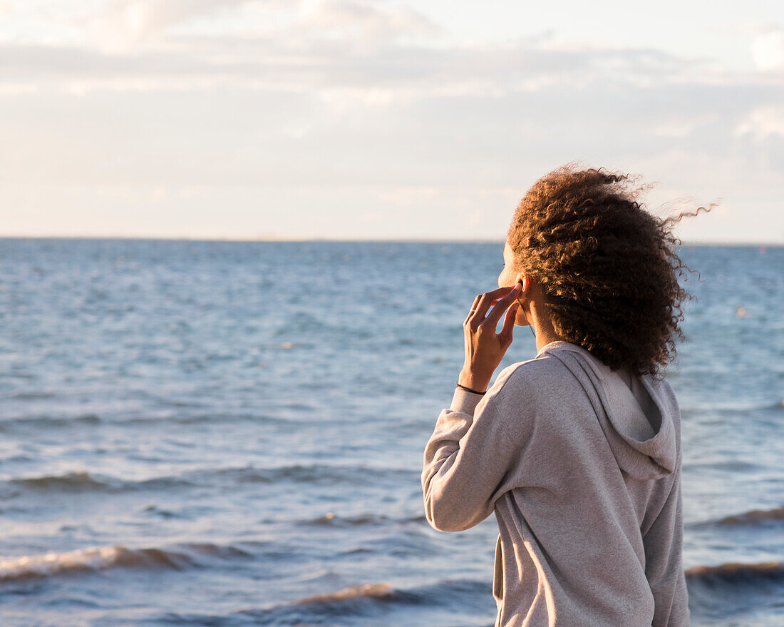 Frau am Meer