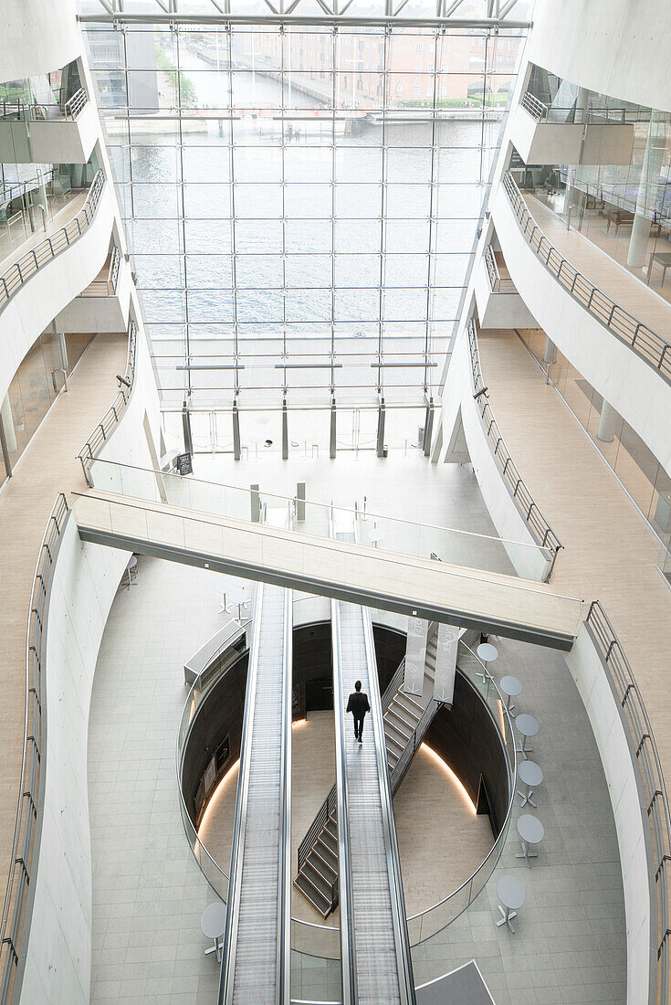 Treppe in modernem Gebäude