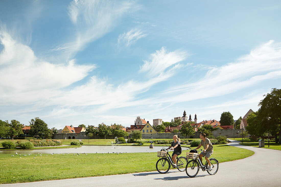 Couple cycling