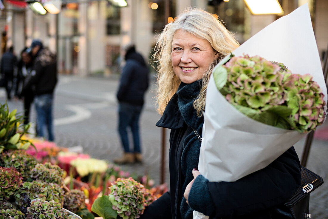 Smiling woman with bouquet of flowers