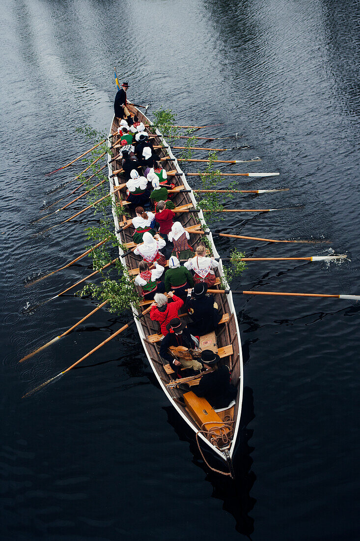 People on rowing boat