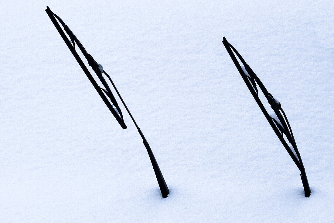 Autoscheibenwischer im Schnee