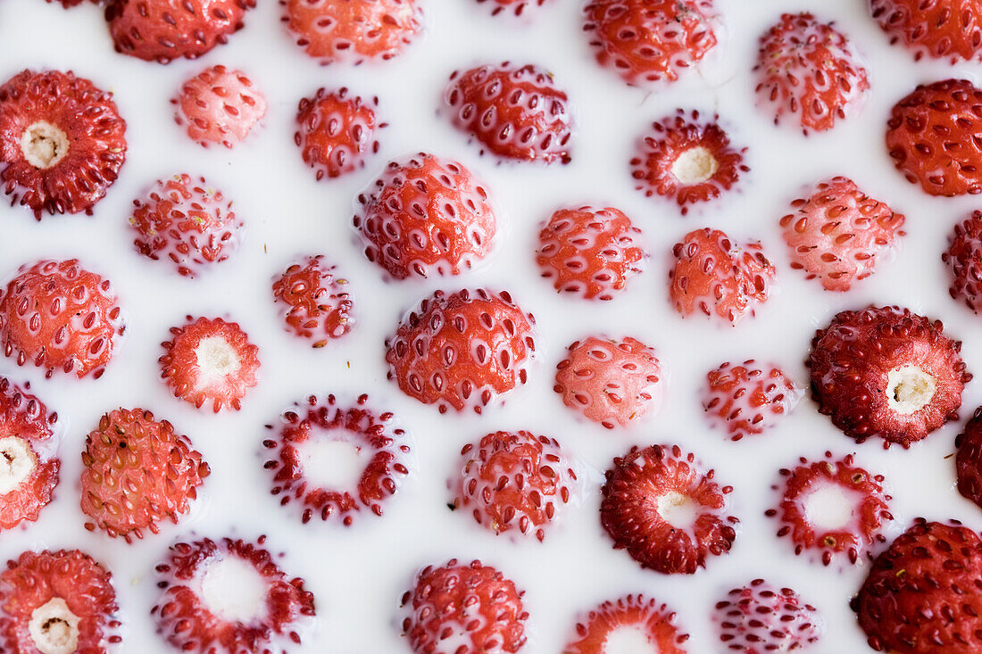 Erdbeeren in Milch