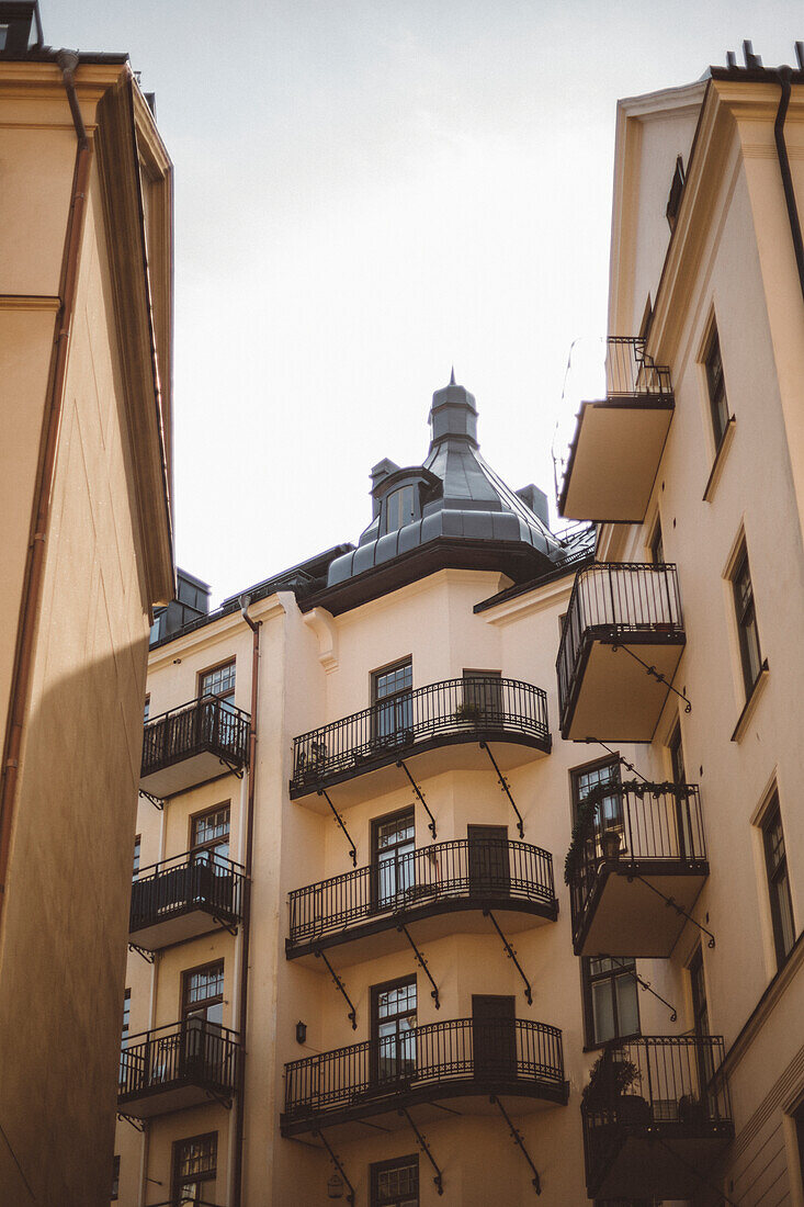 Gebäude mit Balkonen