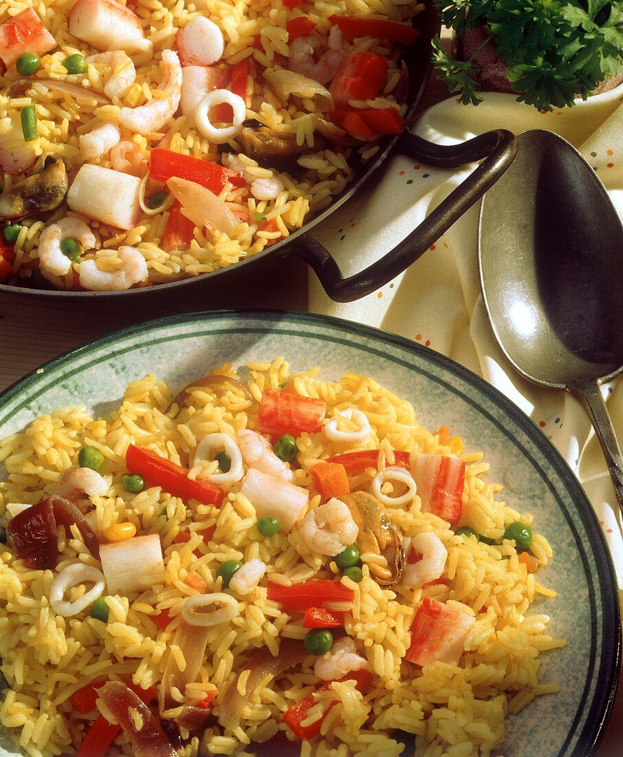 Seafood paella