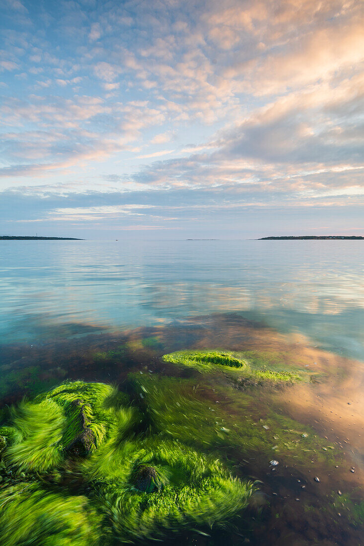 Blick auf felsige Küste