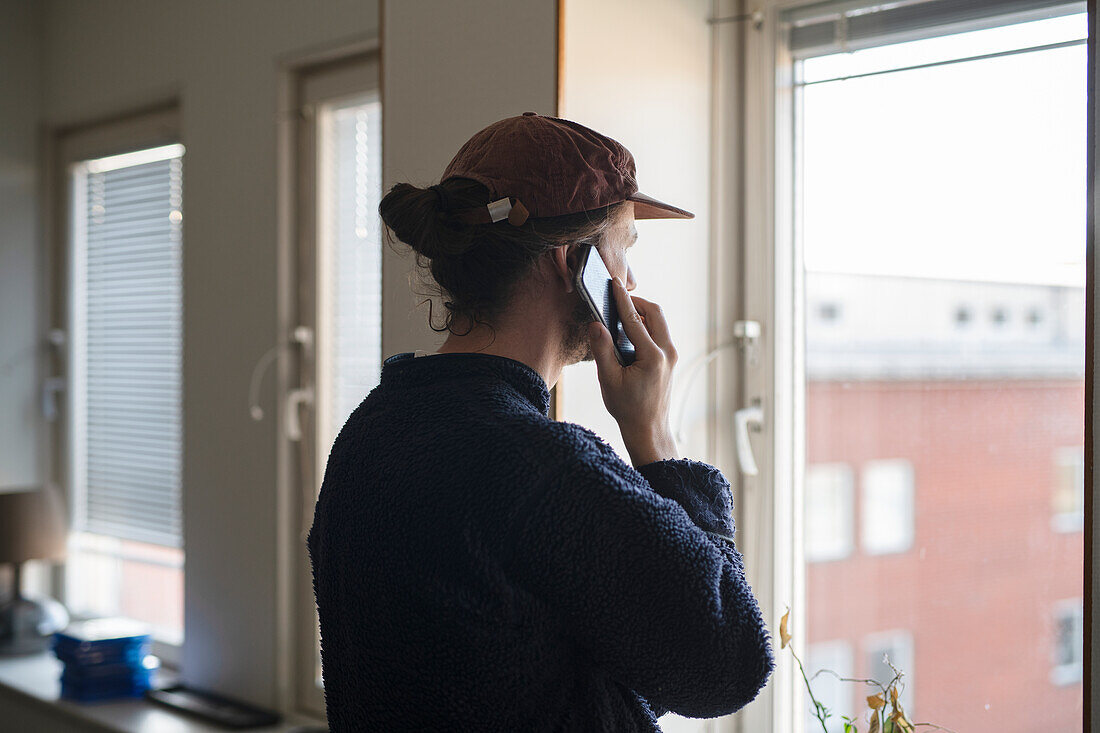 Mann am Telefon