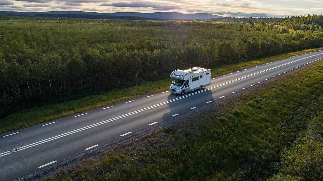 Wohnmobil auf der Straße