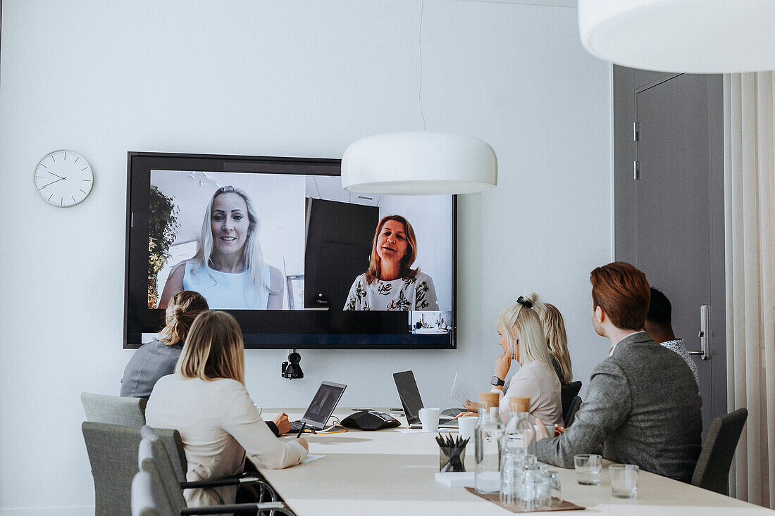 Videokonferenz während eines Geschäftstreffens