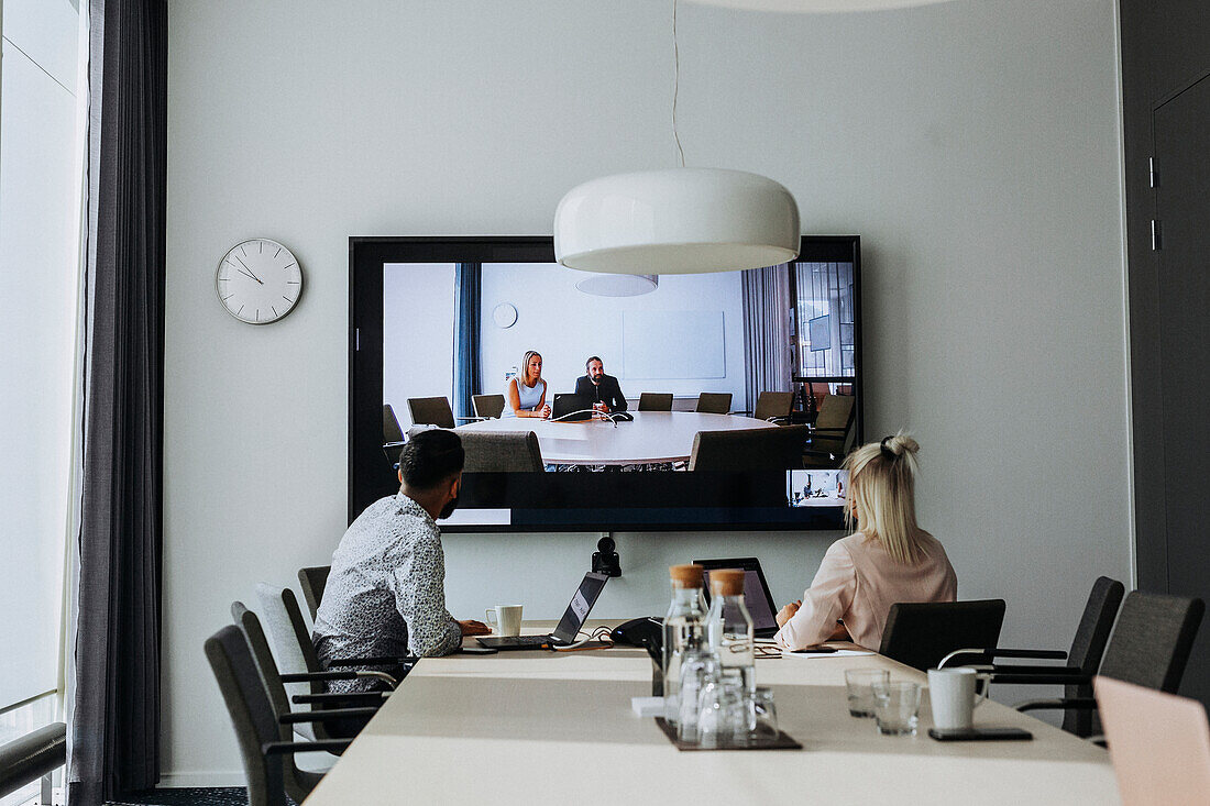 Videokonferenz während eines Geschäftstreffens