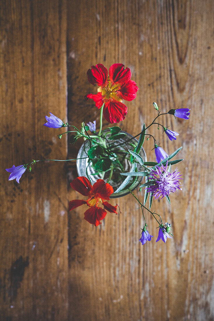 Kleiner Strauß mit Wildblumen