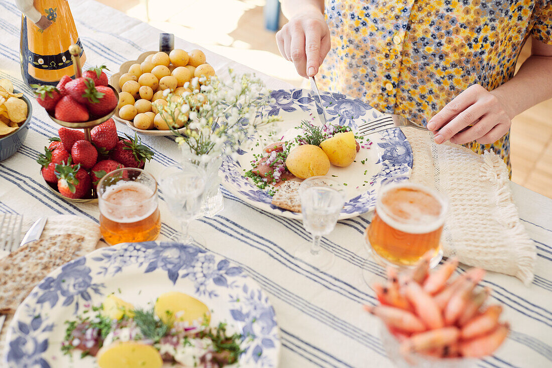 Essen für das traditionelle Mittsommerfest