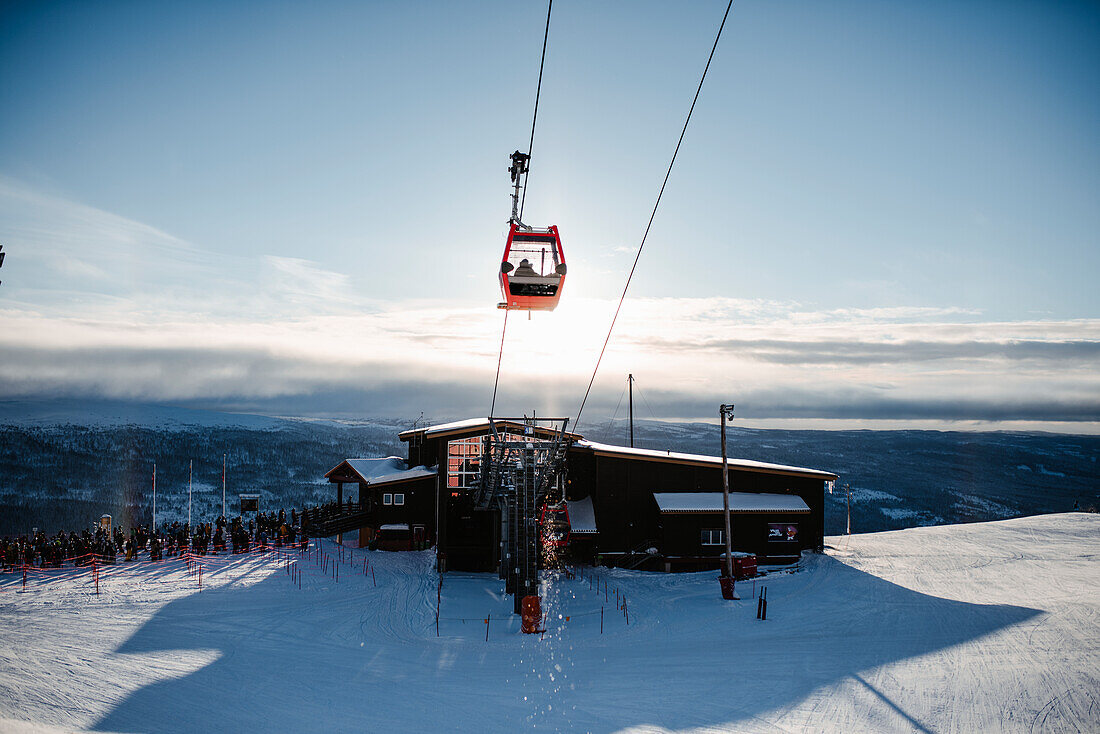 Skilift an einem sonnigen Tag