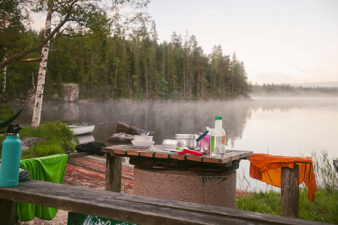 Food and drink at lake