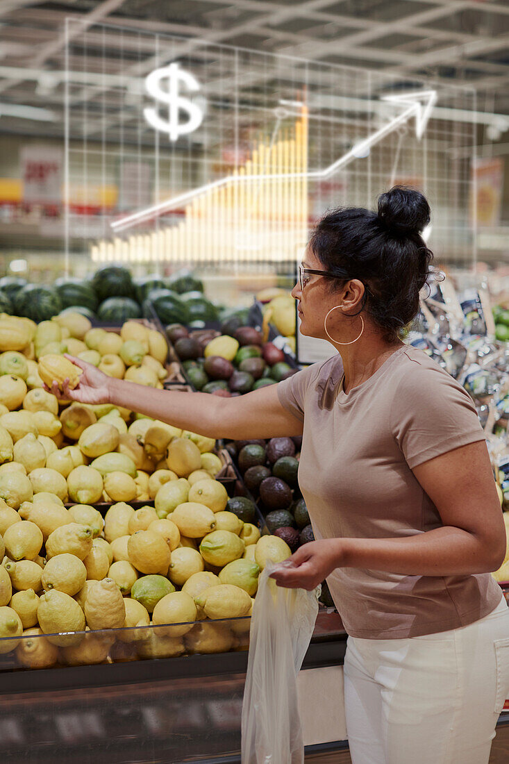Finanzdiagramm und Frau beim Einkaufen im Supermarkt
