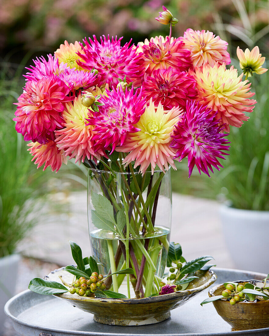 Bunter Dahlienstrauß (Dahlia)