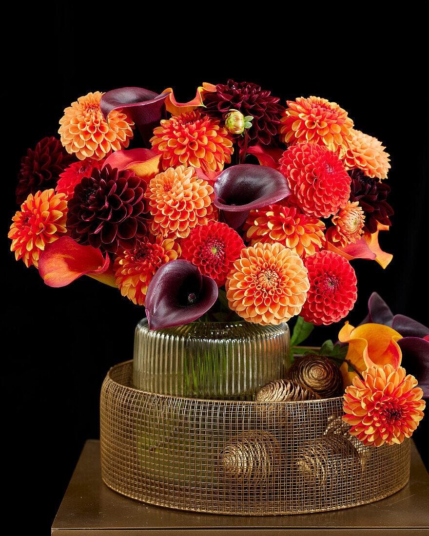 Dahlia and Zantedeschia arrangement