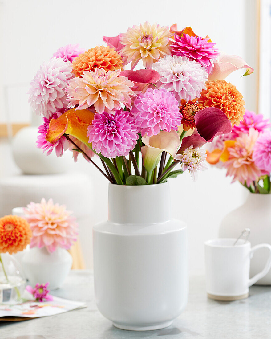 Dahlia and Zantedeschia bouquet