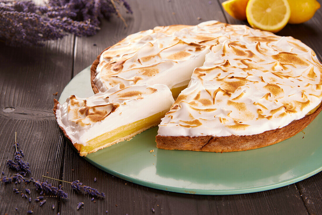 Lemon pie with meringue