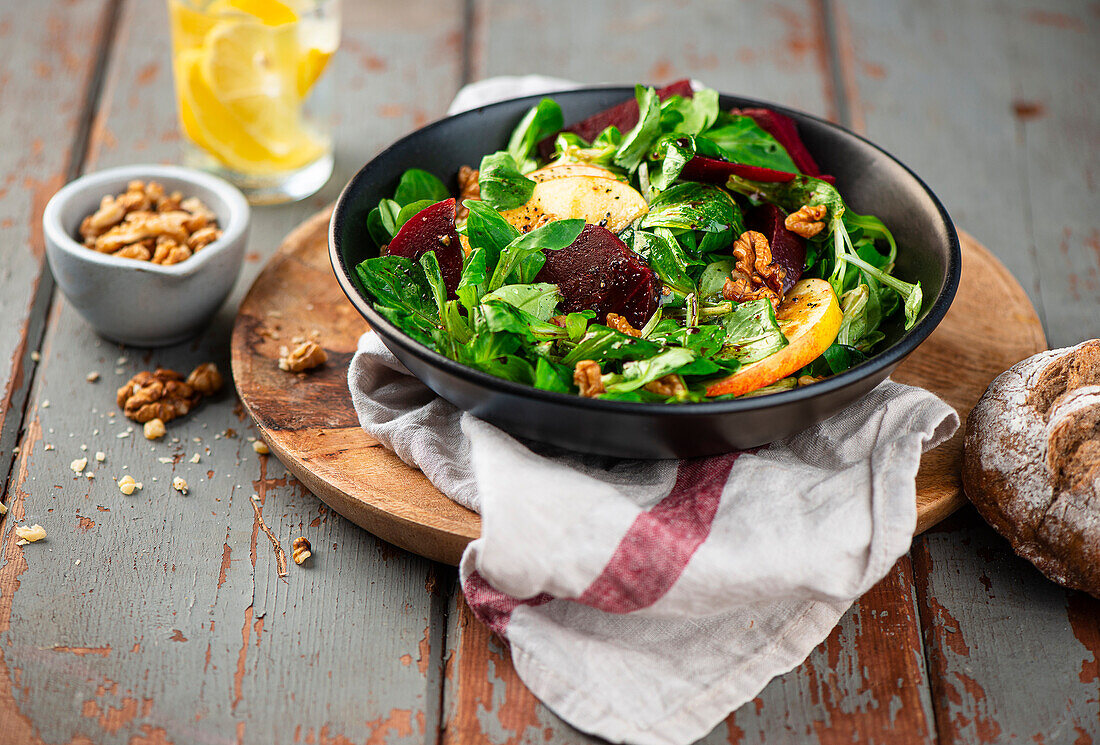 Feldsalat mit Rote Bete und Äpfeln