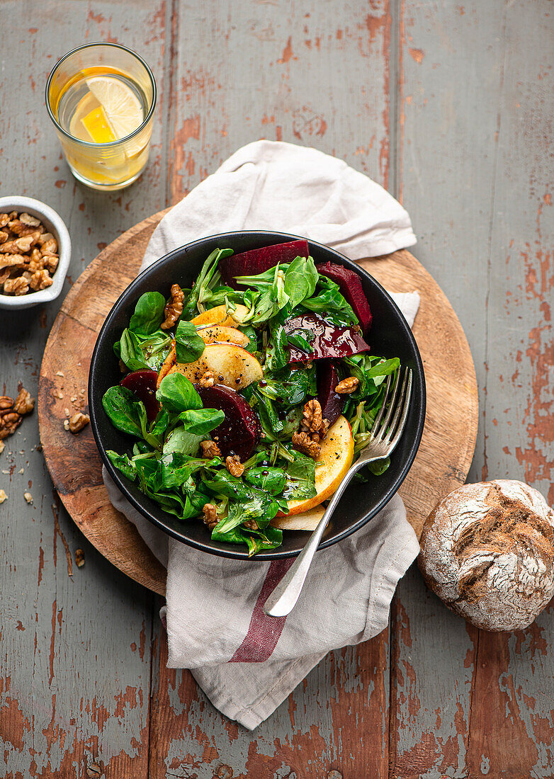 Feldsalat mit Rote Bete und Äpfeln