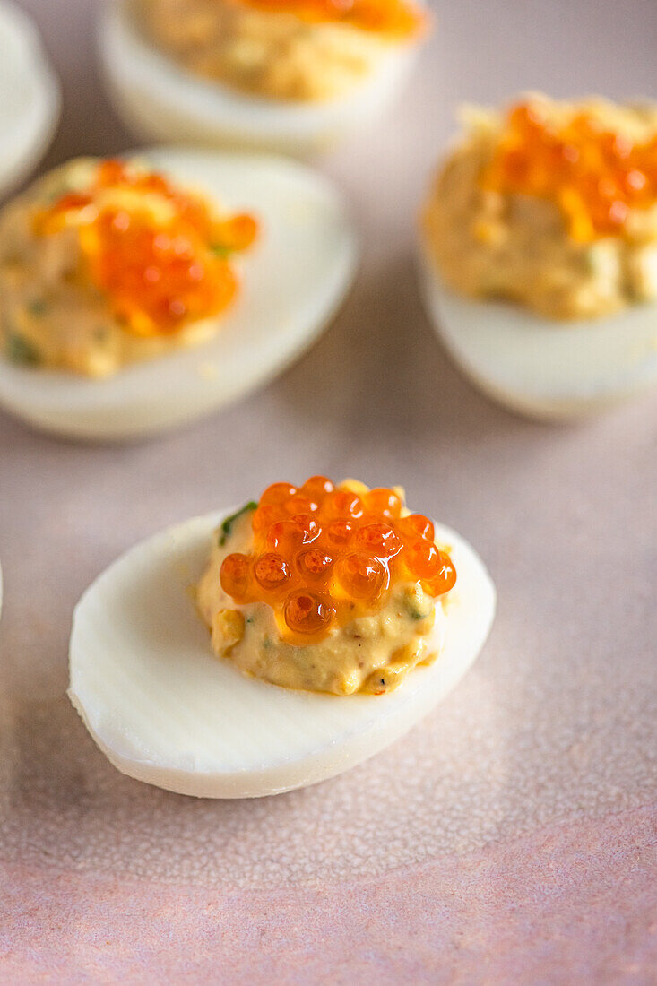 Devilled Eggs (Gekochte, gefüllte Eier) mit Kaviar