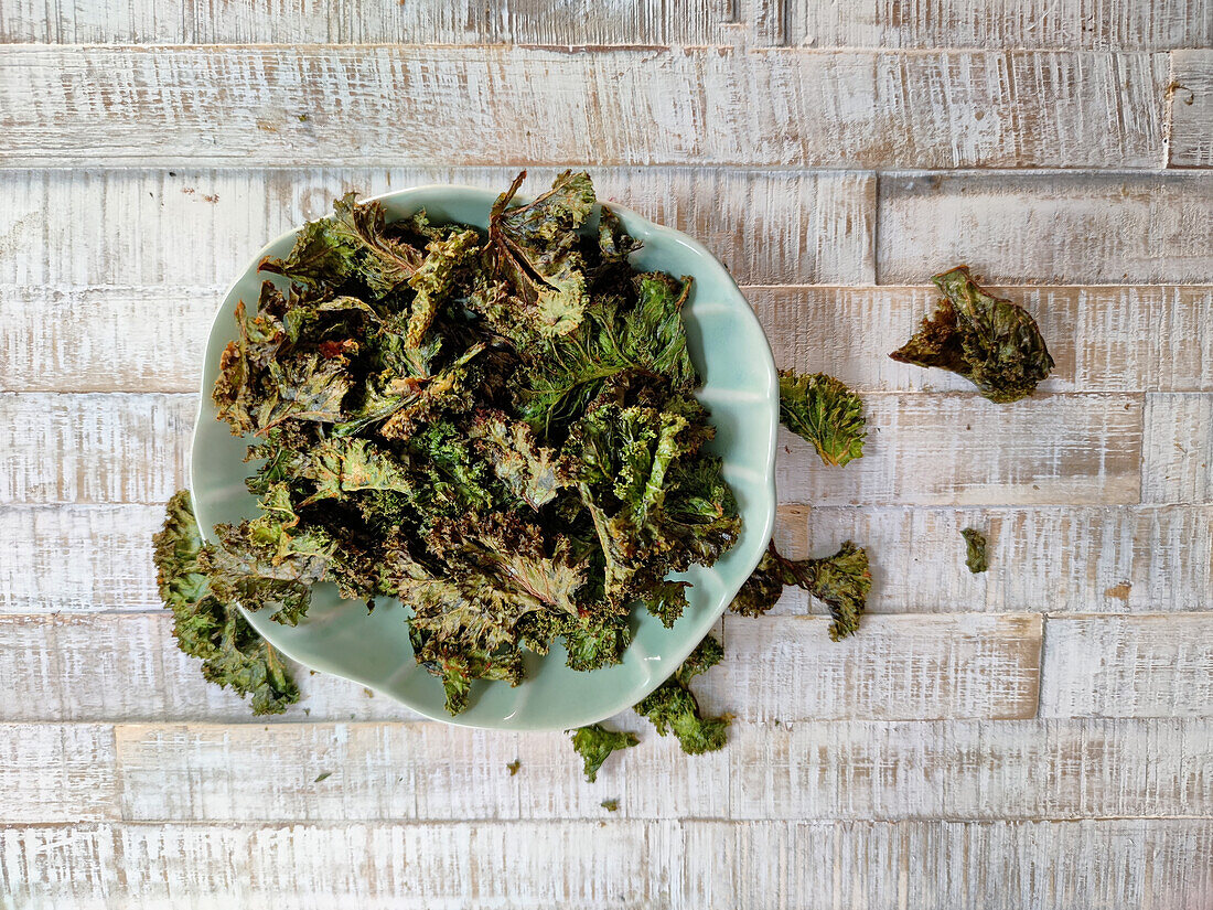 Kale chips in a bowl