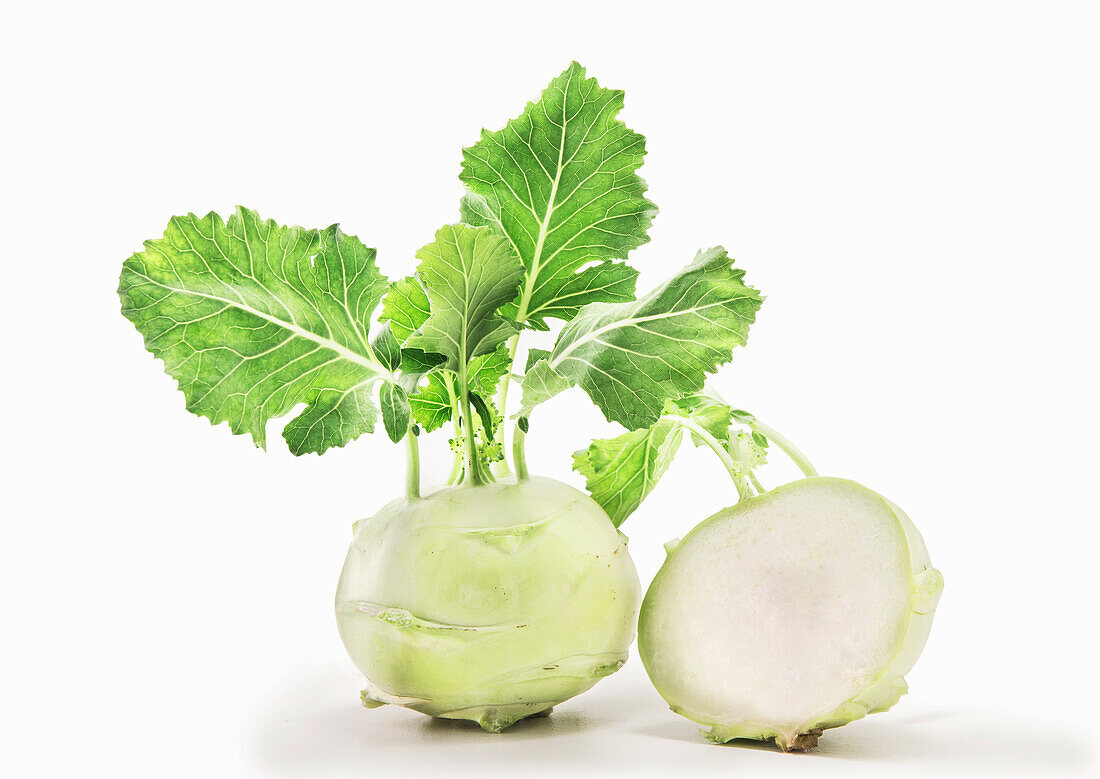 Kohlrabi mit Blättern