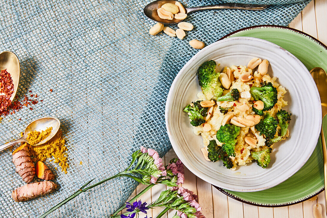 Coconut curry with rice with broccoli and peanuts