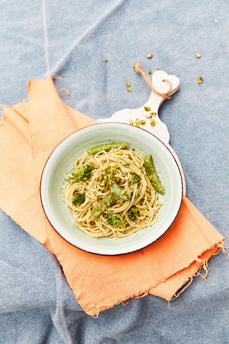 Spaghetti with broccoli pesto
