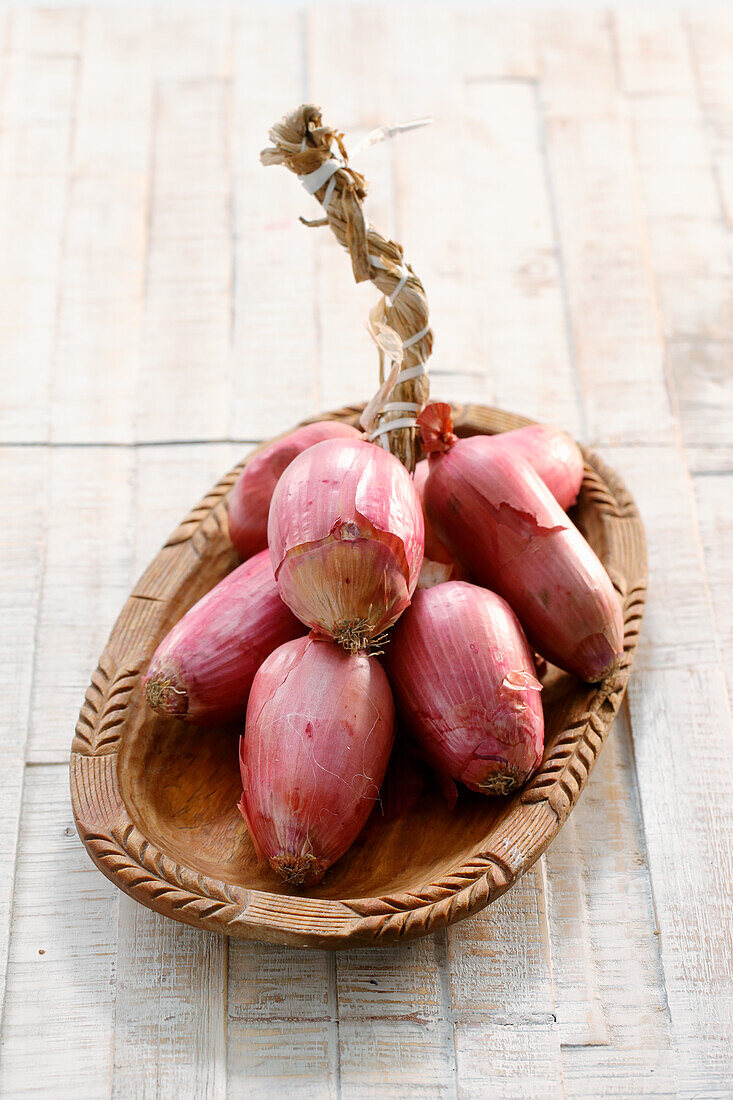 Italian red shallots