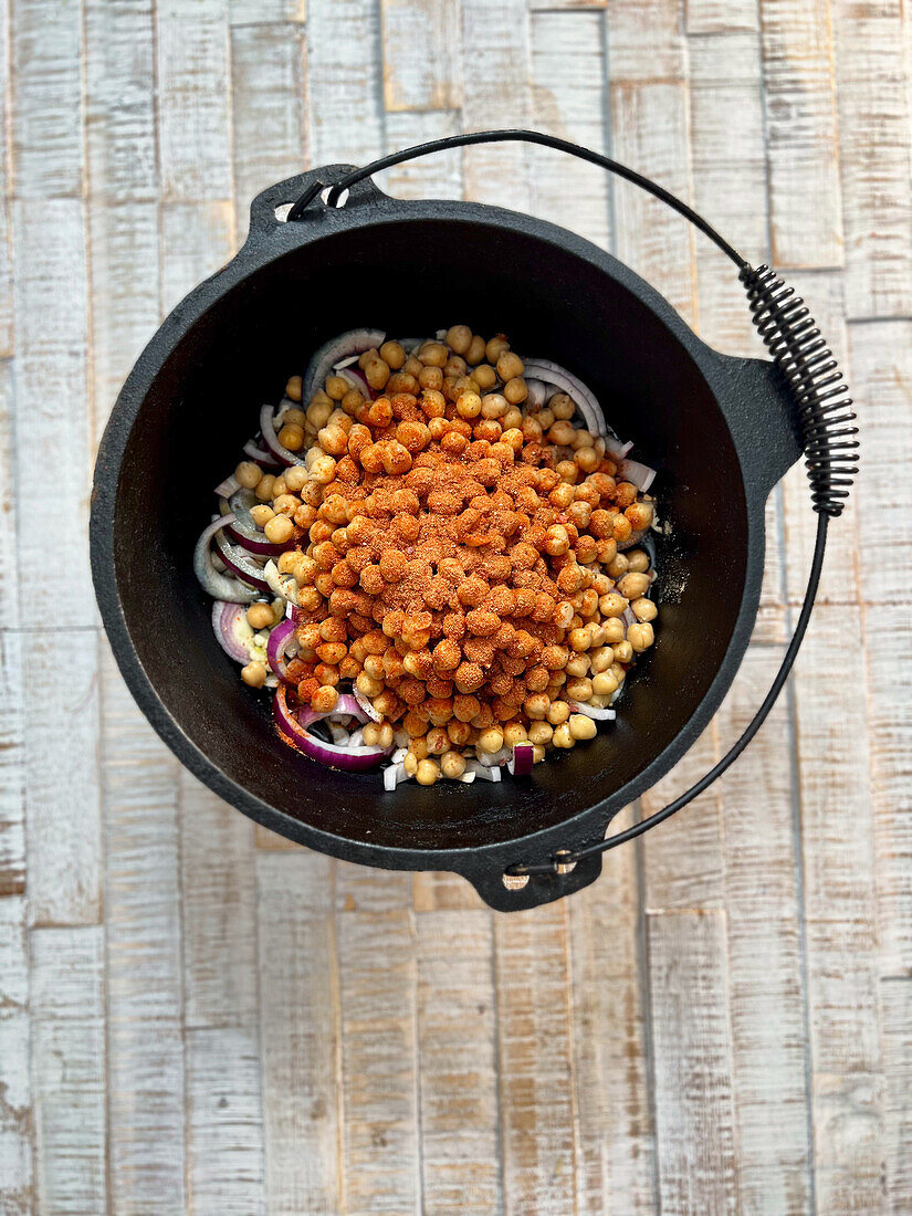 Chickpeas with spices and onions in a Dutch oven