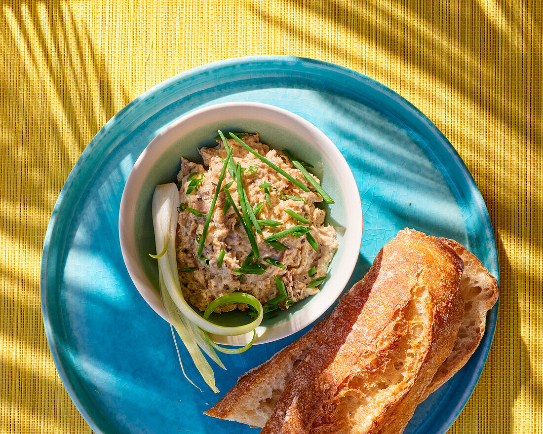 Sardine rillettes with baguette